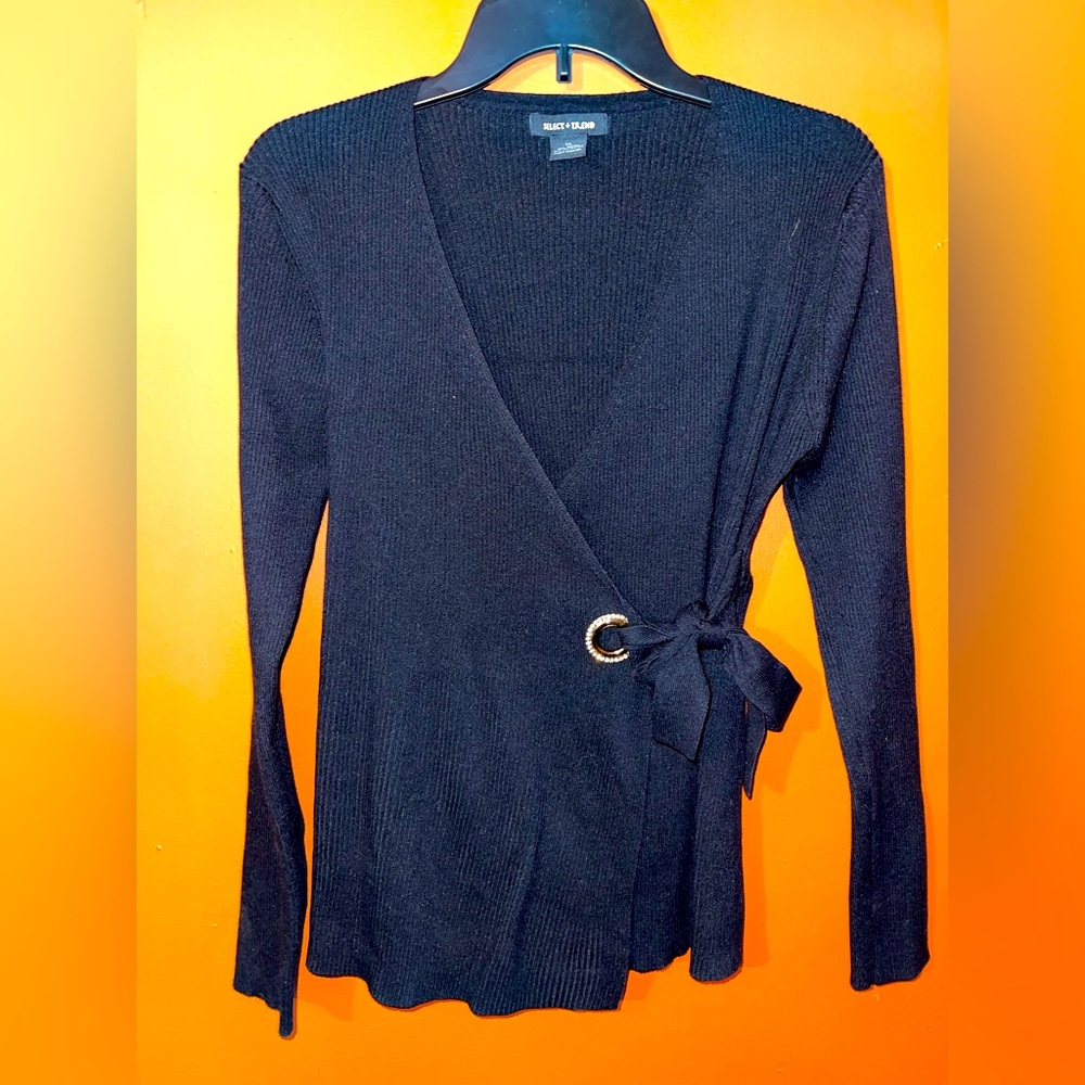 SELECT + TREND Black crossbody top